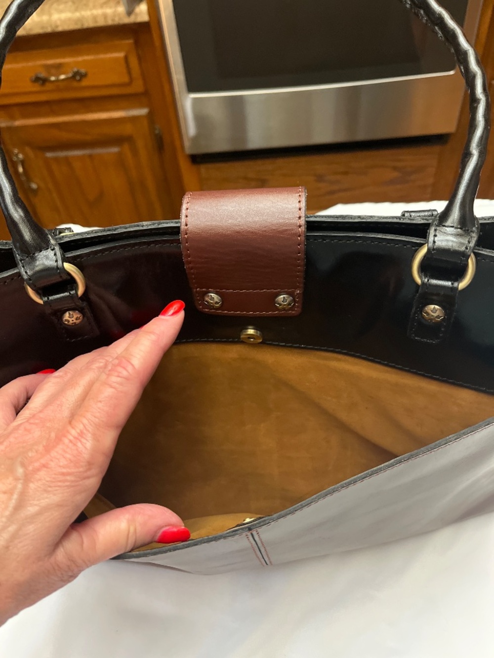 NWT Patricia Nash Shoulder Tote/Satchel.  Blk/Brown. - Picture 11 of 16